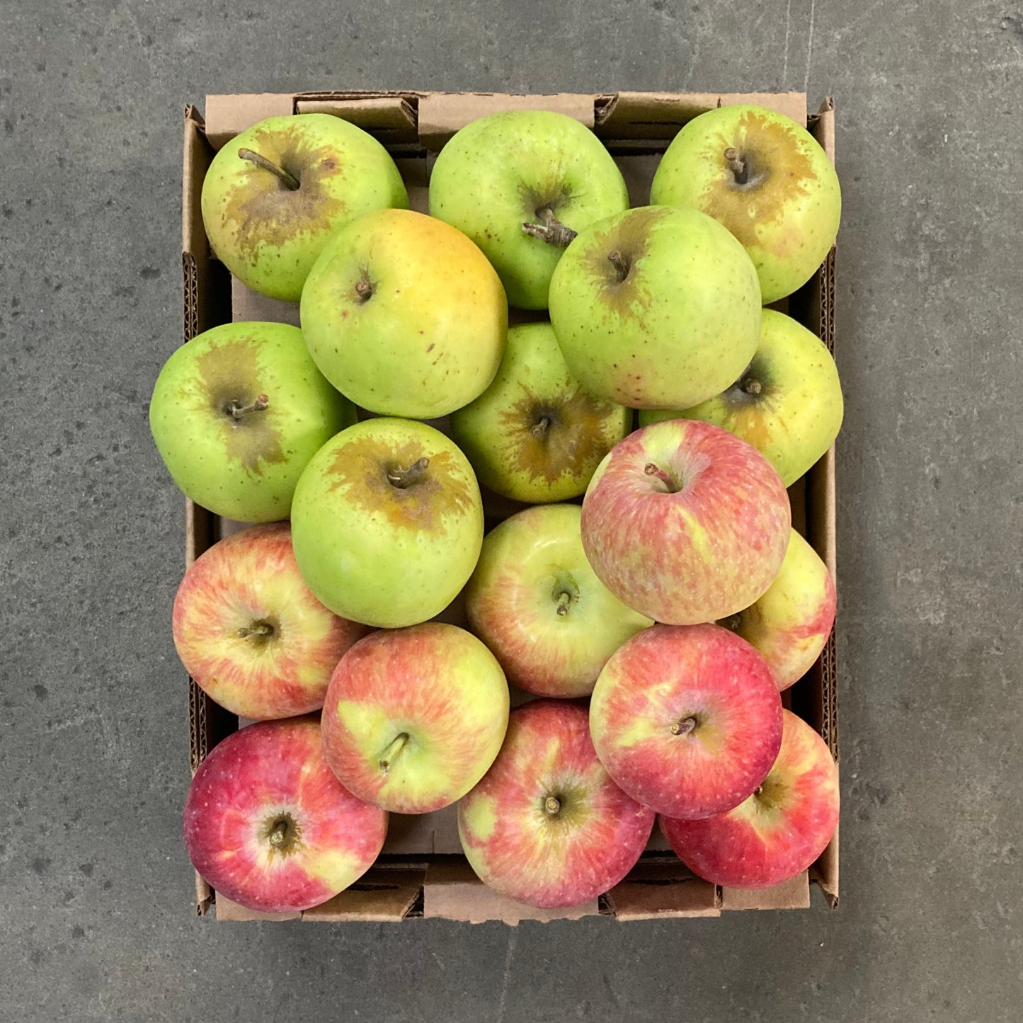 Devoto Seasonal Organic Apple Box